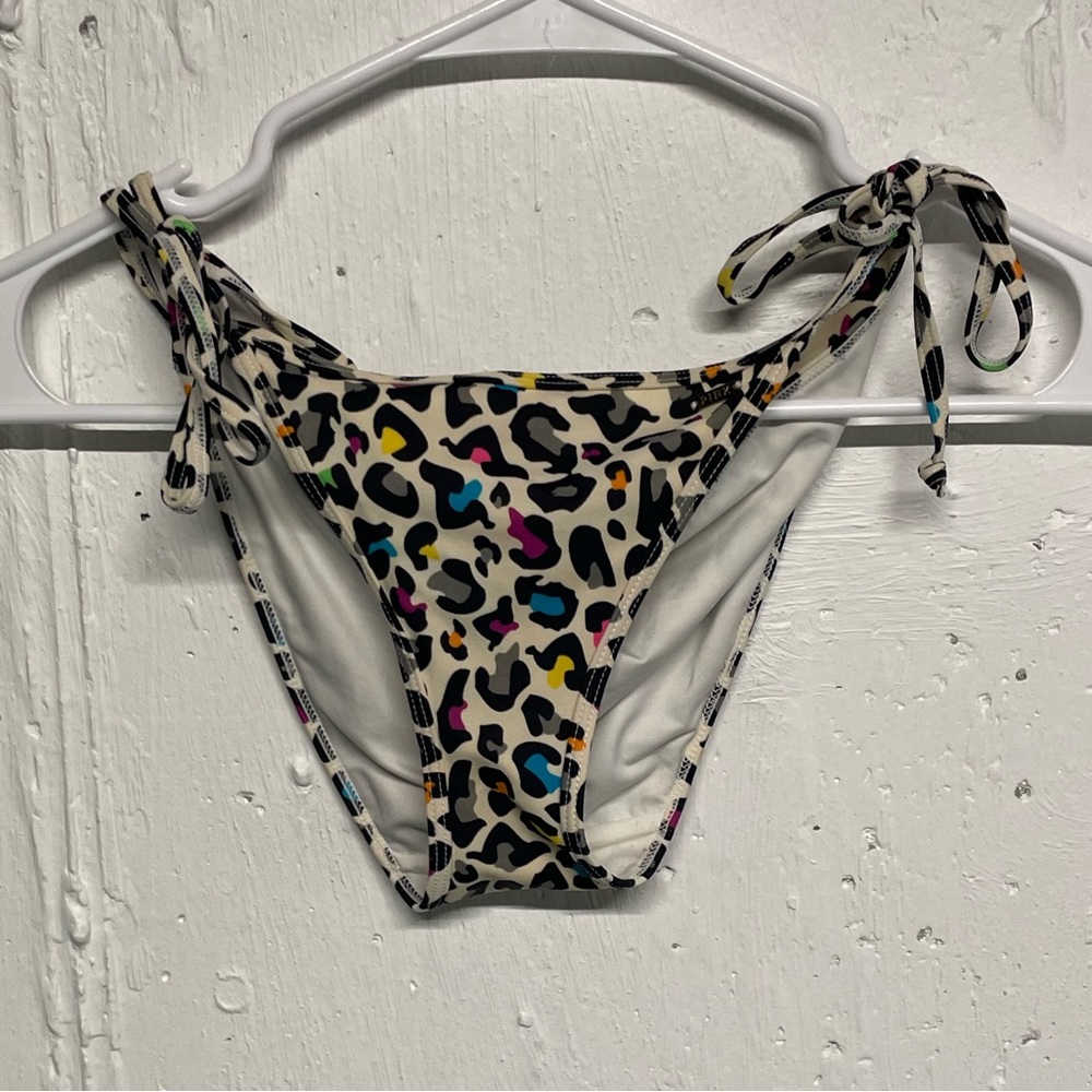 PINK Leopard bikini bottoms.